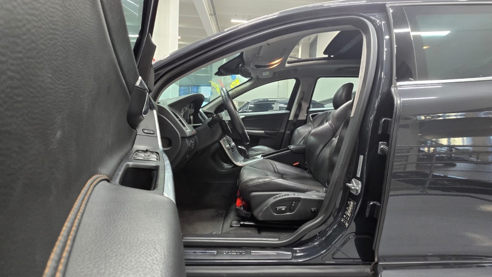 volvo xc60 2.0 t5 momentum gasolina 4p automatico 201710