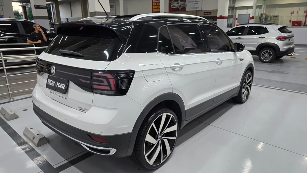 volkswagen t-cross 1.4 250 tsi total flex highline automatico 4p 202014