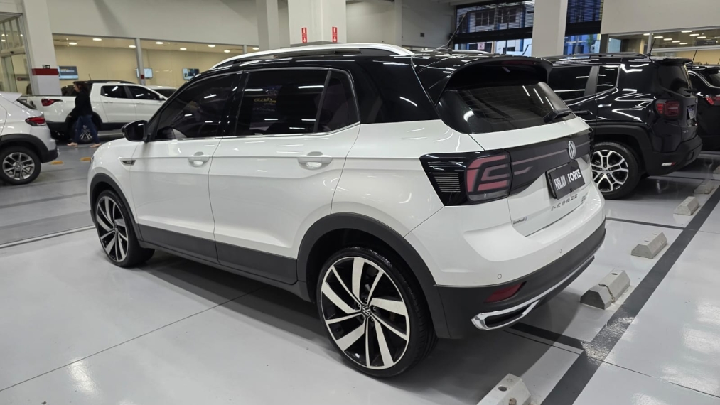 volkswagen t-cross 1.4 250 tsi total flex highline automatico 4p 202016