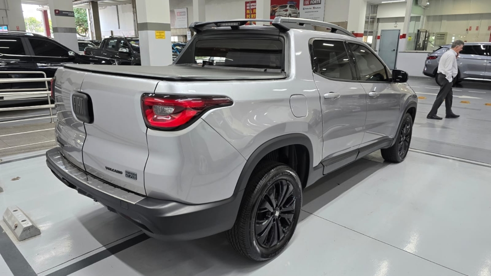 fiat toro 1.3 turbo 270 flex volcano at6 4p automatico 202313