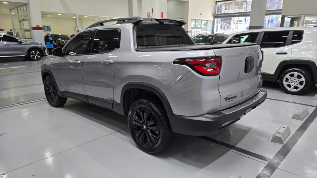 fiat toro 1.3 turbo 270 flex volcano at6 4p automatico 202315