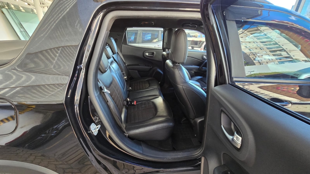 fiat toro 2.4 16v multiair flex blackjack at9 4p automatico 201911
