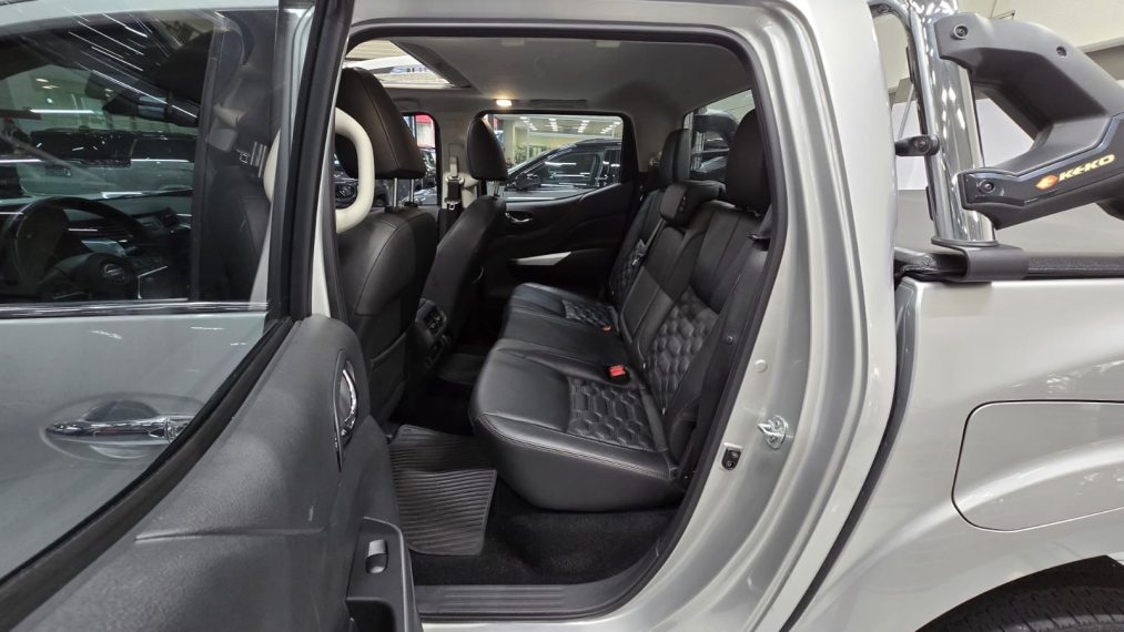 nissan frontier 2.3 16v turbo diesel platinum cd 4x4 automatico 4p 202313