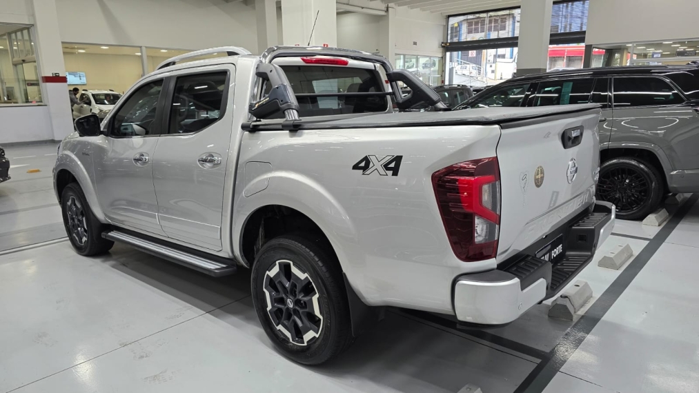 nissan frontier 2.3 16v turbo diesel platinum cd 4x4 automatico 4p 202316