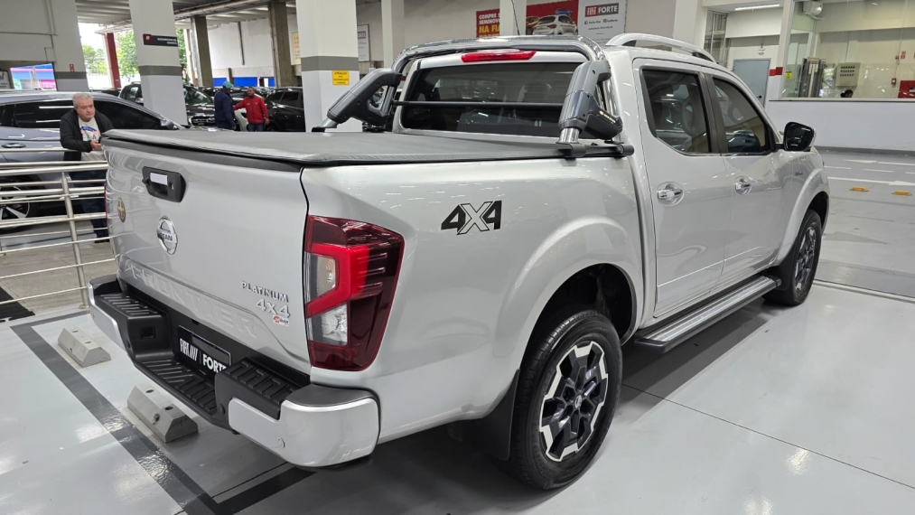 nissan frontier 2.3 16v turbo diesel platinum cd 4x4 automatico 4p 202314