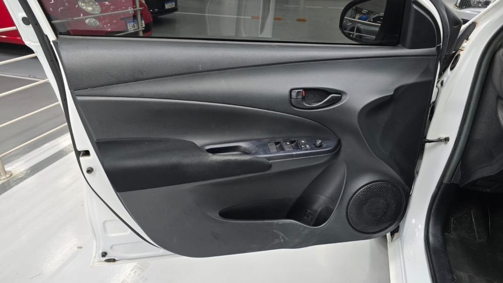 toyota yaris 1.5 16v flex sedan xl live multidrive 4p automatico 20239