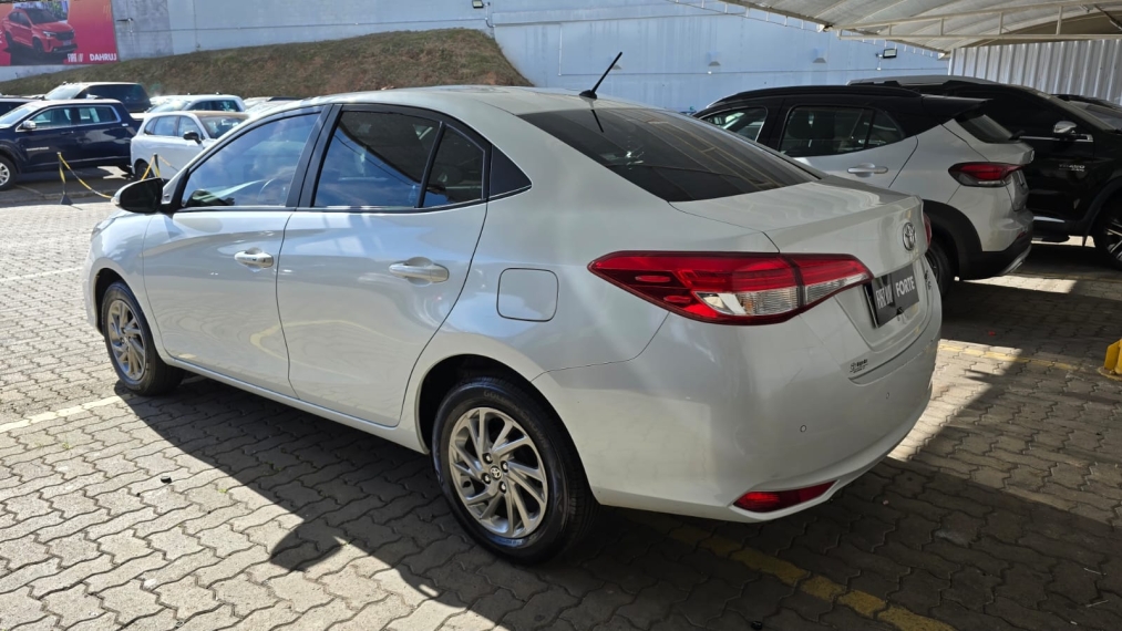 toyota yaris 1.5 16v flex sedan xs connect multidrive 4p automatico 202315