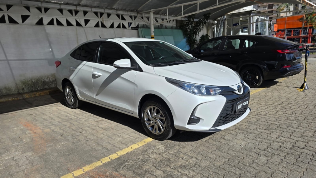 toyota yaris 1.5 16v flex sedan xs connect multidrive 4p automatico 20233