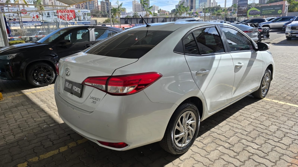 toyota yaris 1.5 16v flex sedan xs connect multidrive 4p automatico 202313