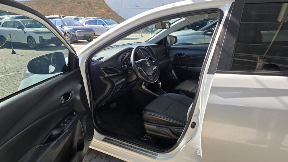 toyota yaris 1.5 16v flex sedan xs connect multidrive 4p automatico 20236