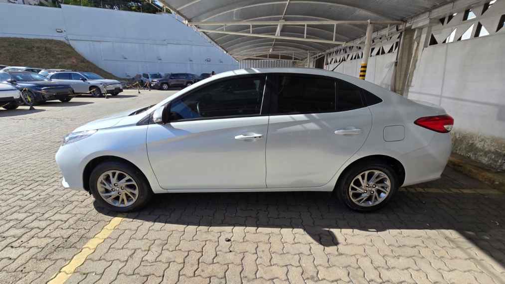 toyota yaris 1.5 16v flex sedan xs connect multidrive 4p automatico 20235