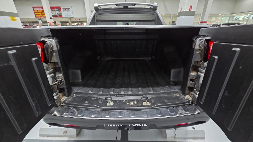 fiat toro 2.4 16v multiair flex volcano at9 diesel 4p automatico 202016