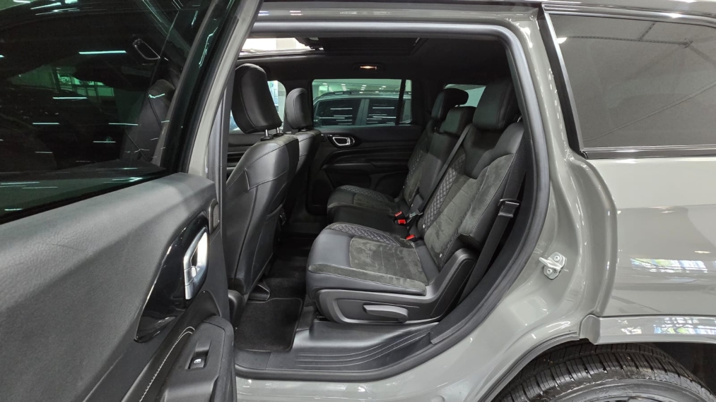 jeep commander 2.0 hurricane 4 turbo gasolina blackhawk at9 4p automatico 202515