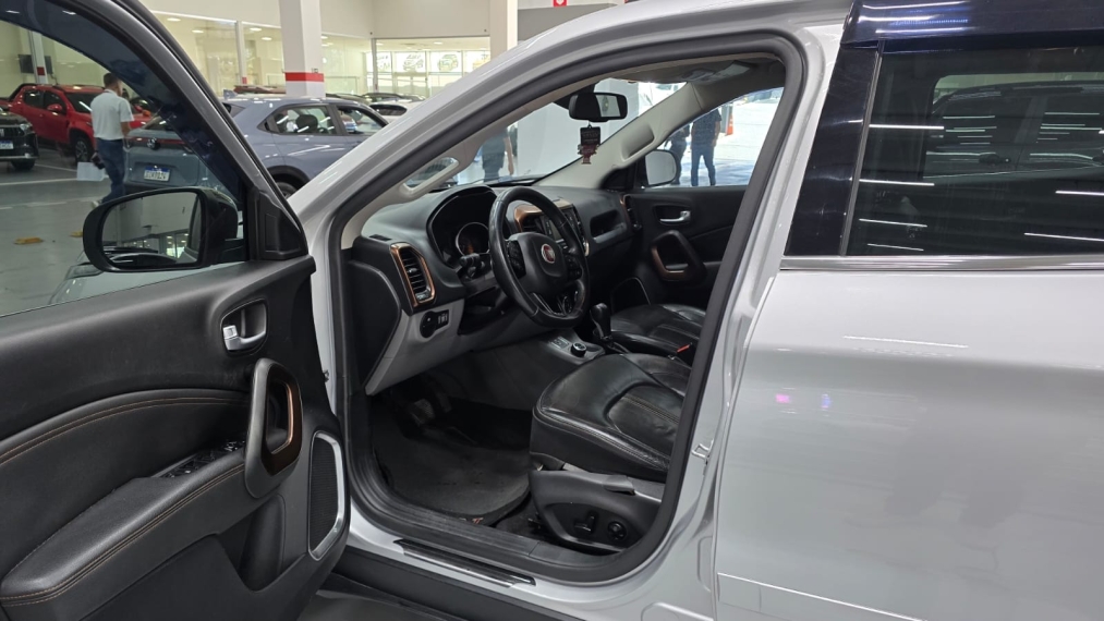 fiat toro 2.0 16v turbo diesel volcano 4wd at9 4p automatico 20196