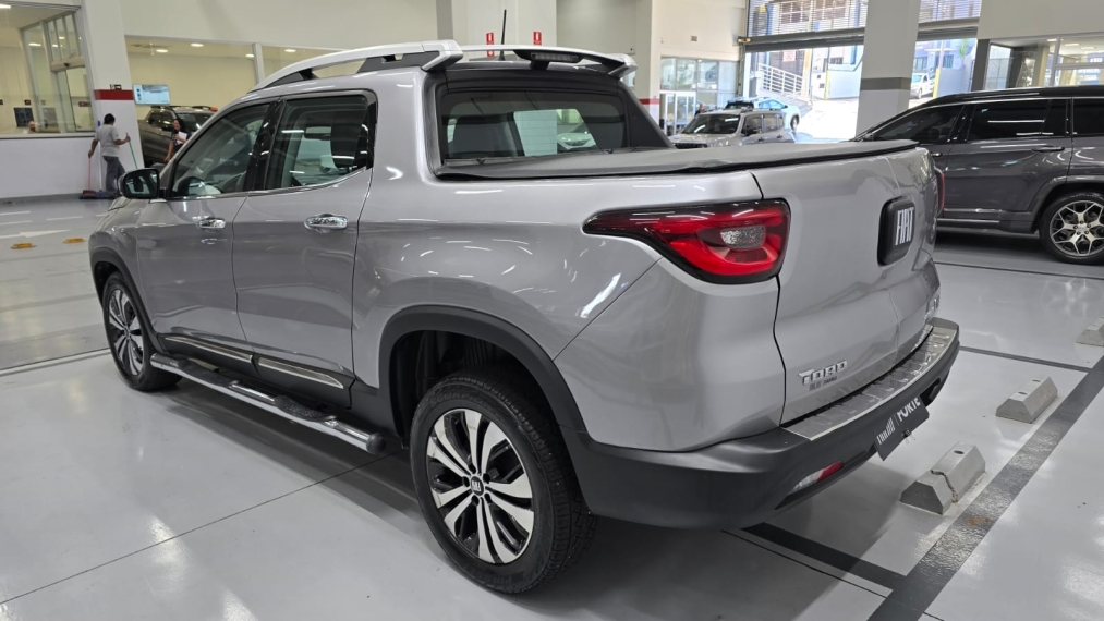 fiat toro 2.0 16v turbo diesel volcano 4wd at9 4p automatico 202315