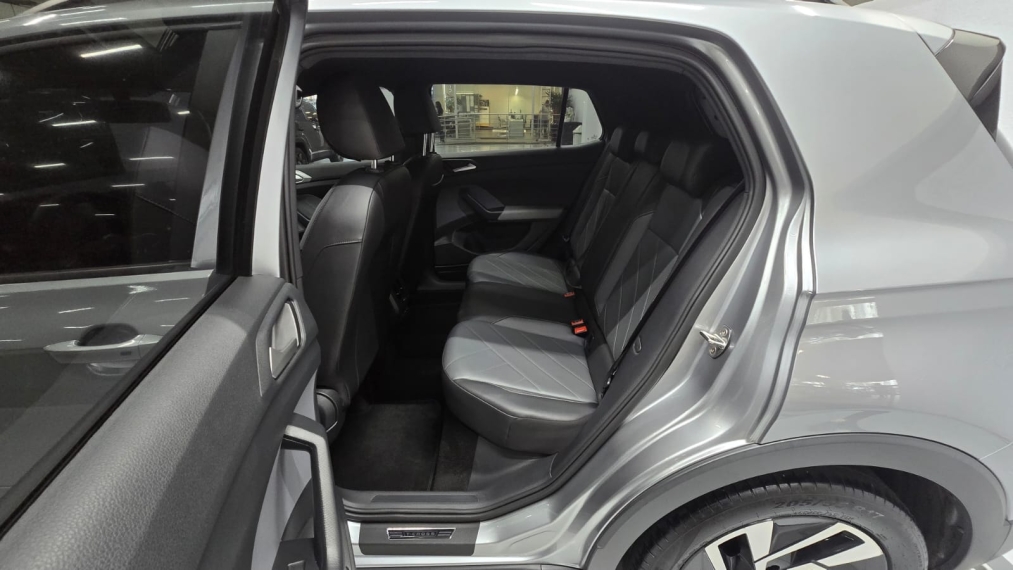 volkswagen t-cross 1.0 200 tsi total flex comfortline automatico 4p 202512