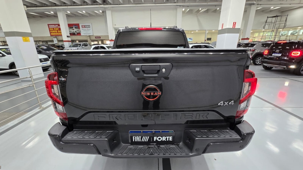 nissan frontier 2.3 16v turbo diesel pro4x cd 4x4 automatico 4p 202415
