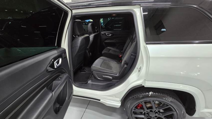 jeep commander 2.0 hurricane 4 turbo gasolina blackhawk at9 flex 4p automatico 202513