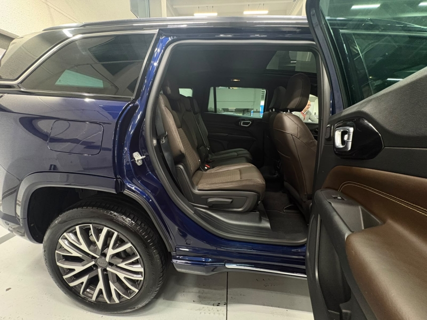 jeep commander 2.2 turbo diesel overland at9 gasolina 4p automatico 202614
