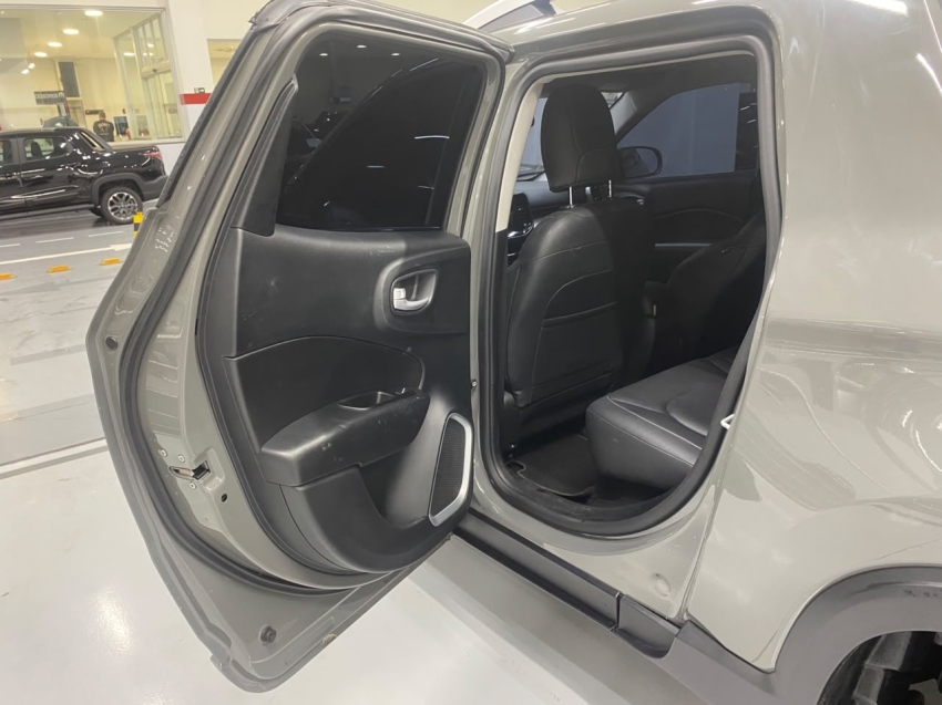 fiat toro 1.3 turbo 270 flex volcano at6 4p automatico 202512