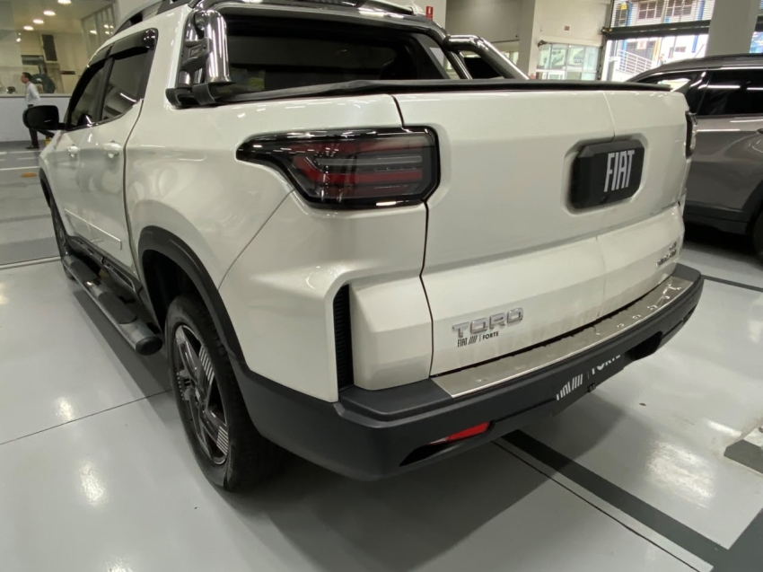 fiat toro 1.3 turbo 270 flex volcano at6 4p automatico 202615
