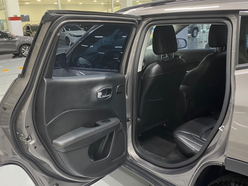 jeep compass 2.0 16v flex longitude automatico 4p 202111