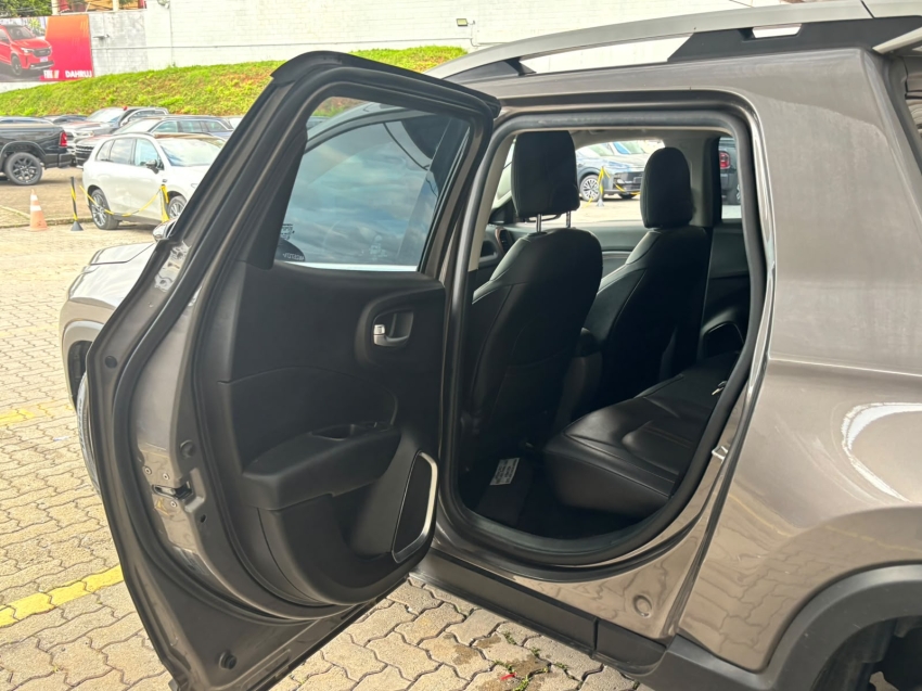 fiat toro 2.0 16v turbo diesel volcano 4wd at9 4p automatico 202110