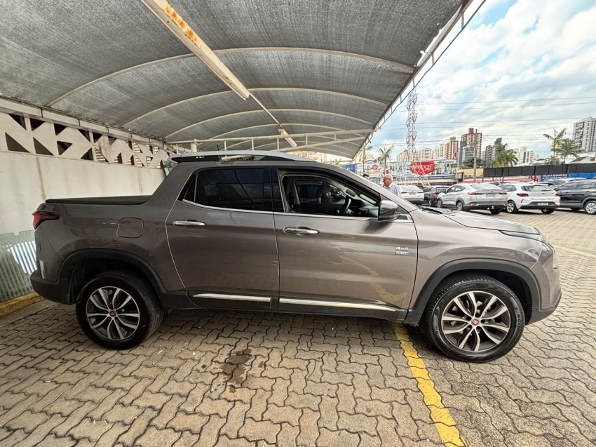 fiat toro 2.0 16v turbo diesel volcano 4wd at9 4p automatico 20214
