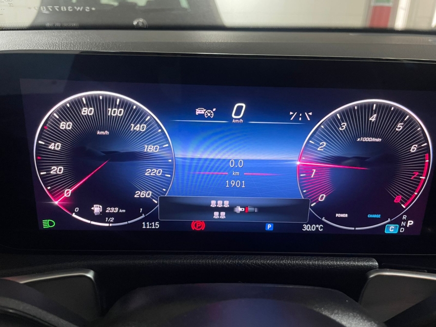 mercedes-benz glb 220 2.0 mhev amg line 4matic 8g-dct hibrido 5p automatico 2025