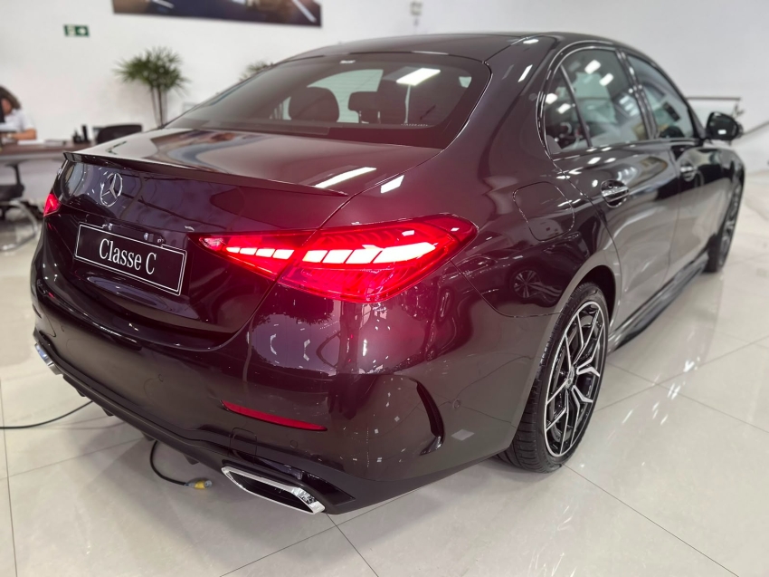 mercedes-benz c 300 2.0 eq boost hibrido amg line 9g-tronic 4p automatico 20262