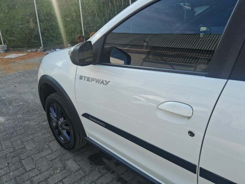 sandero intense 1.6 automatico6