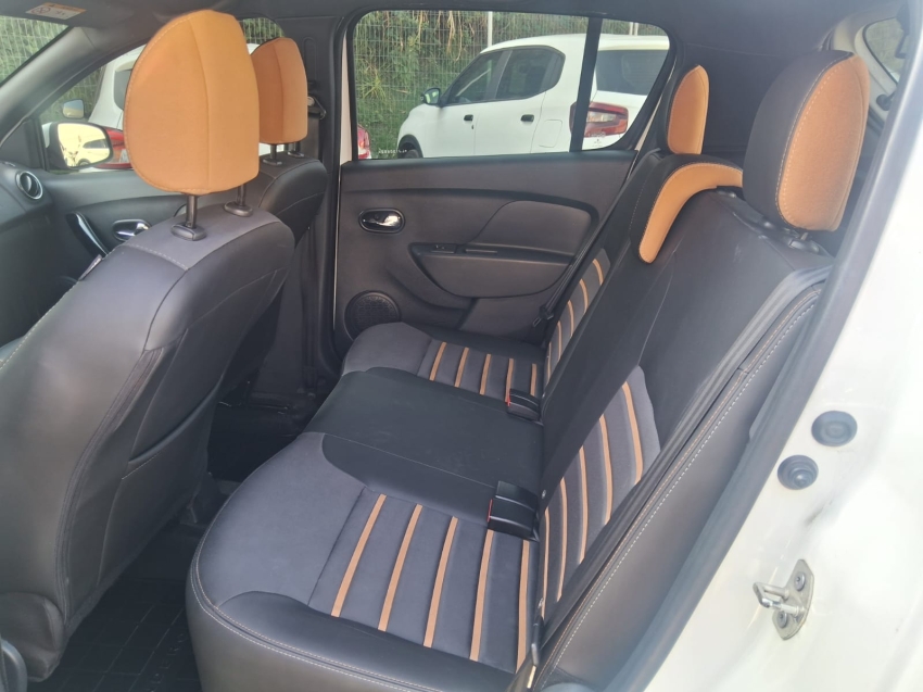 sandero intense 1.6 automatico10