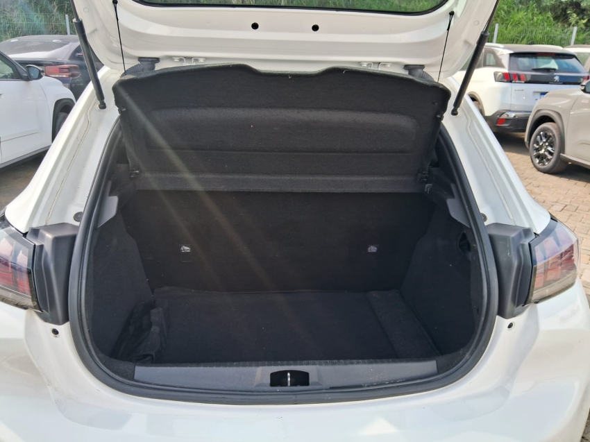 peugeot 208 like 1.0 manual6