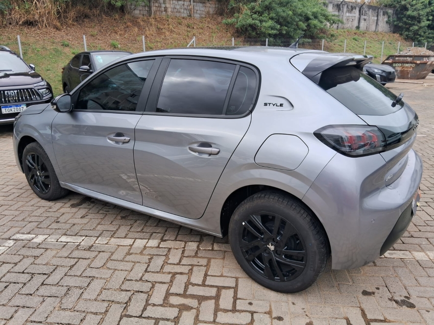 peugeot 208 style 1.0 manual3