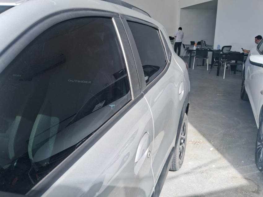 kwid outsider 1.0 sce7