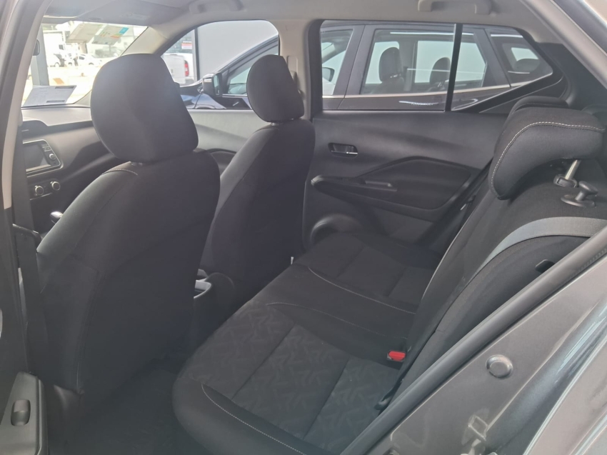 kicks play sense xtronic 1.6 16v11