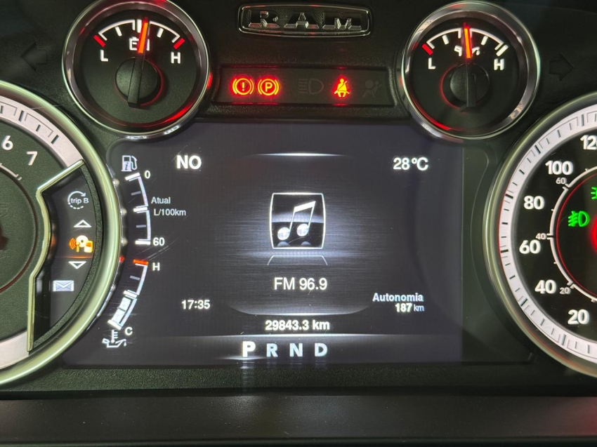 ram classic 5.7 v8 gasolina laramie cd 4x4 automatico 5.6 4p 2022 ram classic 5.7 v8 gasolina laramie cd 4x4 automatico 5.6 4p 2022
