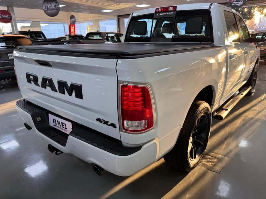 ram classic 5.7 v8 gasolina laramie cd 4x4 automatico 5.6 4p 2022 ram classic 5.7 v8 gasolina laramie cd 4x4 automatico 5.6 4p 2022