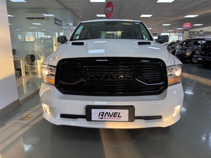 ram classic 5.7 v8 gasolina laramie cd 4x4 automatico 5.6 4p 2022 ram classic 5.7 v8 gasolina laramie cd 4x4 automatico 5.6 4p 2022