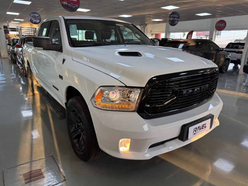ram classic 5.7 v8 gasolina laramie cd 4x4 automatico 5.6 4p 2022 ram classic 5.7 v8 gasolina laramie cd 4x4 automatico 5.6 4p 2022