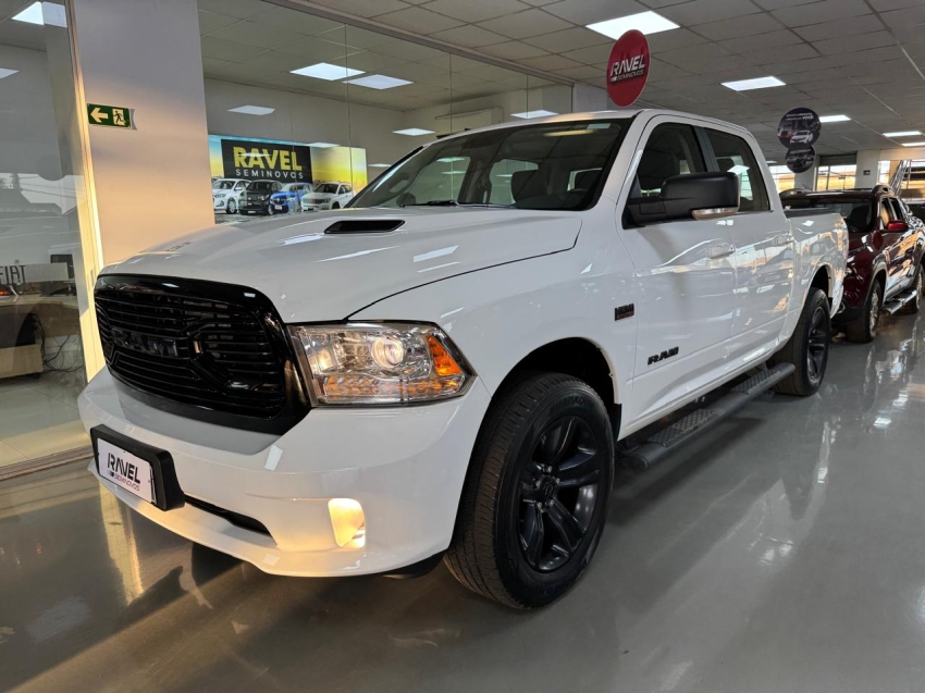 ram classic 5.7 v8 gasolina laramie cd 4x4 automatico 5.6 4p 2022 ram classic 5.7 v8 gasolina laramie cd 4x4 automatico 5.6 4p 2022