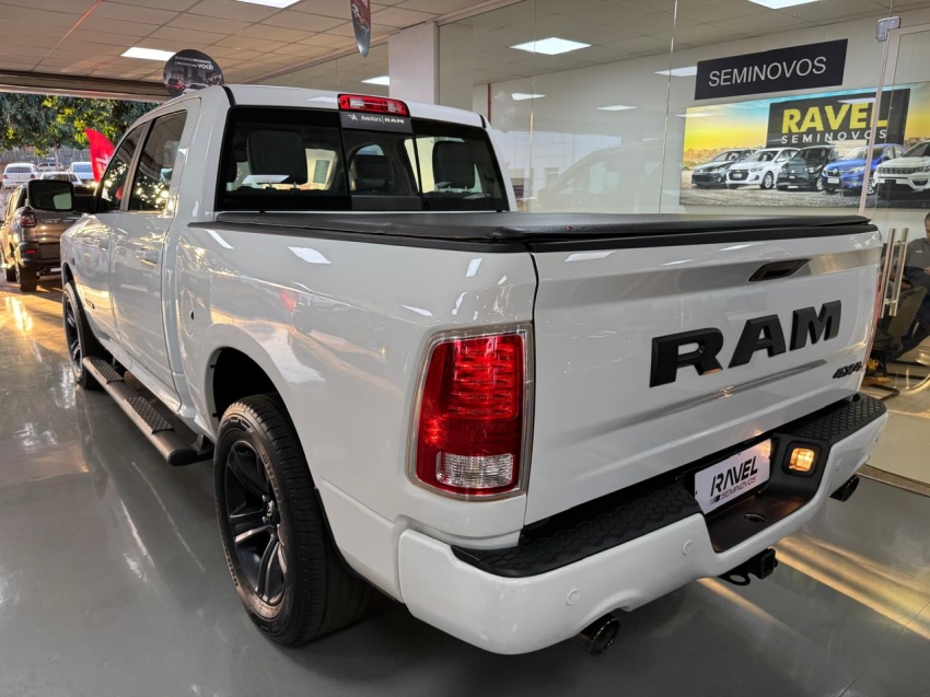 ram classic 5.7 v8 gasolina laramie cd 4x4 automatico 5.6 4p 2022 ram classic 5.7 v8 gasolina laramie cd 4x4 automatico 5.6 4p 2022