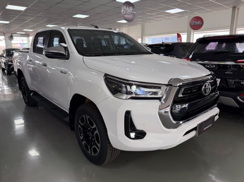 toyota hilux 2.8 d-4d turbo diesel cd srv 4x4 automatico 2.7 4p 20252