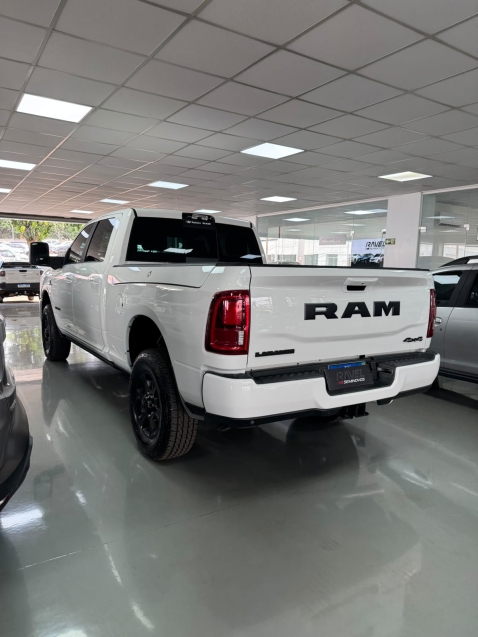 ram 3500 6.7 i6 turbo diesel laramie night edition cd 4x4 automatico 4p 20263