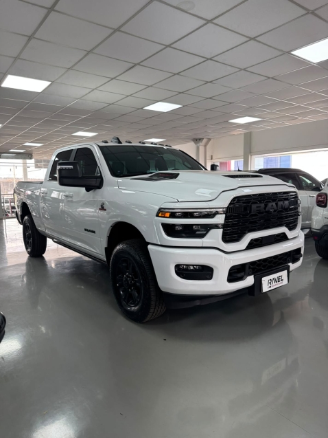 ram 3500 6.7 i6 turbo diesel laramie night edition cd 4x4 automatico 4p 20262