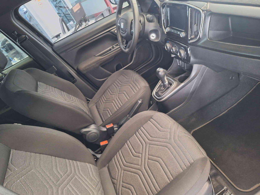 fiat strada 1.3 firefly flex volcano cd cvt 4p automatico 2024