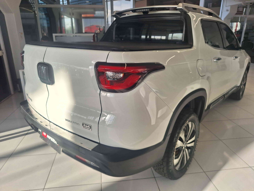 fiat toro 2.0 16v turbo diesel volcano 4wd at9 4p automatico 2022