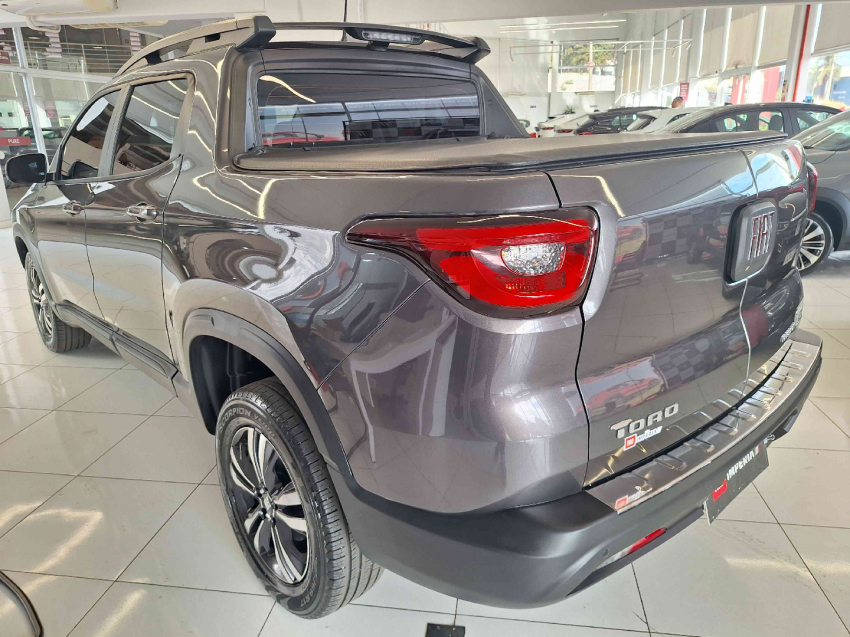 fiat toro 1.3 turbo 270 flex freedom at6 4p automatico 2025