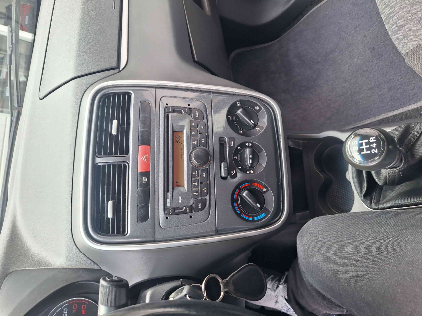 fiat punto 1.6 essence 16v flex 4p manual 201211