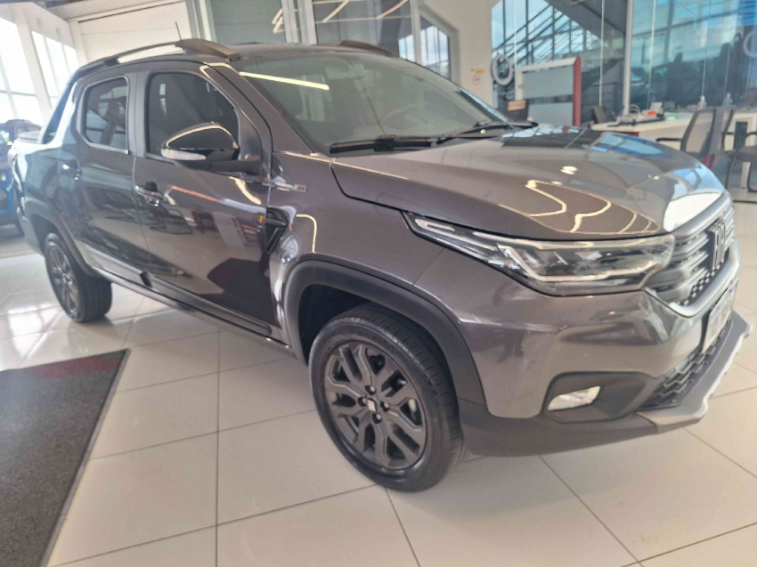 fiat strada 1.3 firefly flex volcano cd cvt 4p automatico 2025